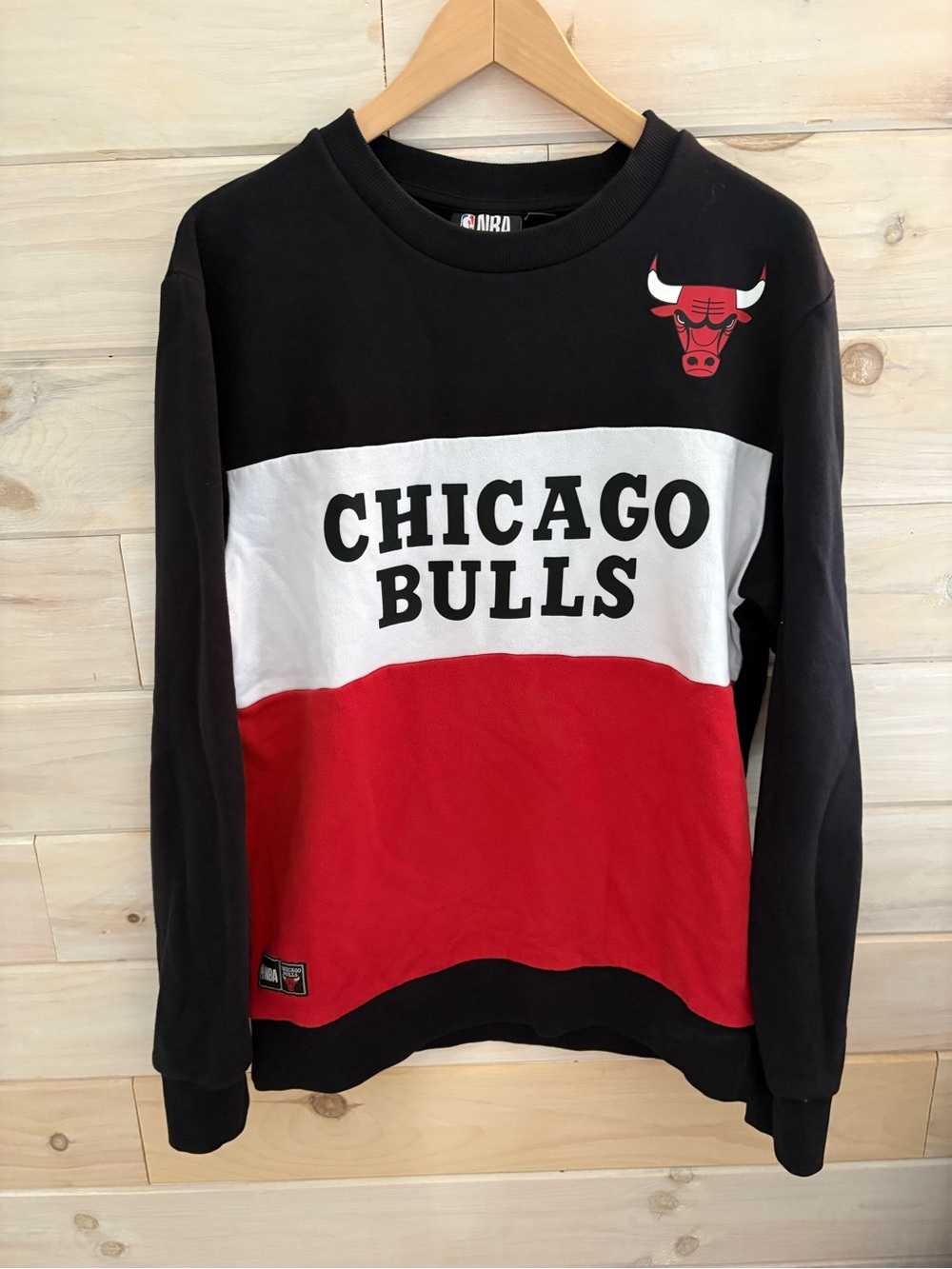NBA Chicago Bulls Colorblock Crewneck Sweater - Black/White/Red